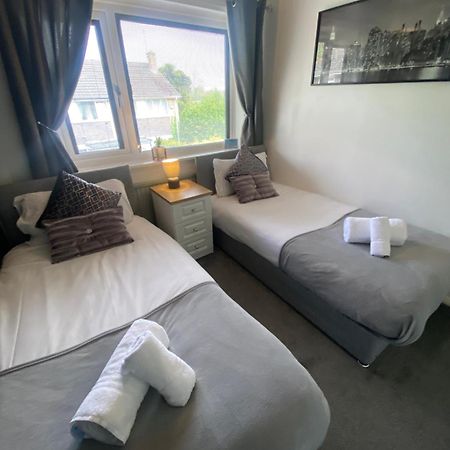 The Brook House - Spacious 3 Bed Home From Home In Burton Exteriér fotografie