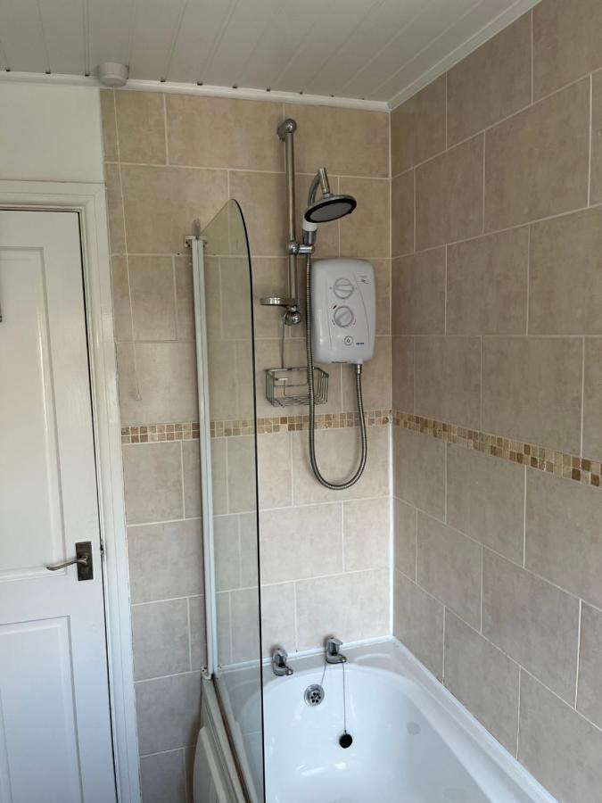 The Brook House - Spacious 3 Bed Home From Home In Burton Exteriér fotografie