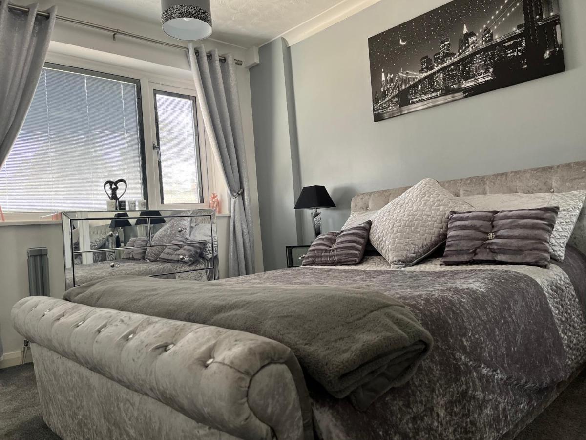 The Brook House - Spacious 3 Bed Home From Home In Burton Exteriér fotografie