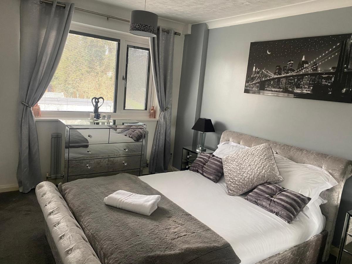 The Brook House - Spacious 3 Bed Home From Home In Burton Exteriér fotografie