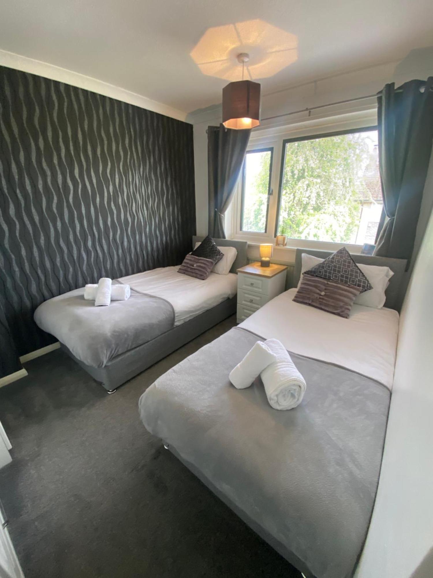 The Brook House - Spacious 3 Bed Home From Home In Burton Exteriér fotografie