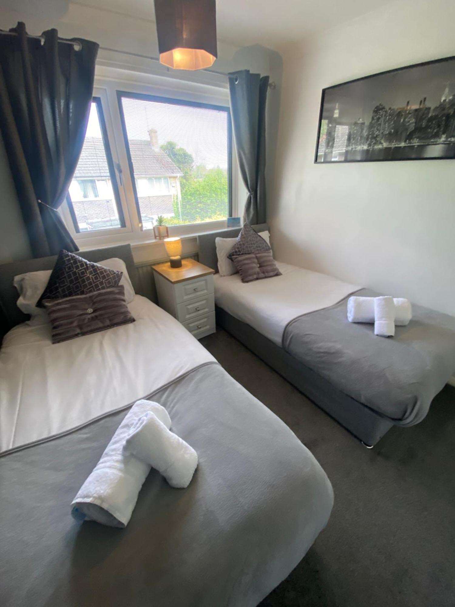The Brook House - Spacious 3 Bed Home From Home In Burton Exteriér fotografie