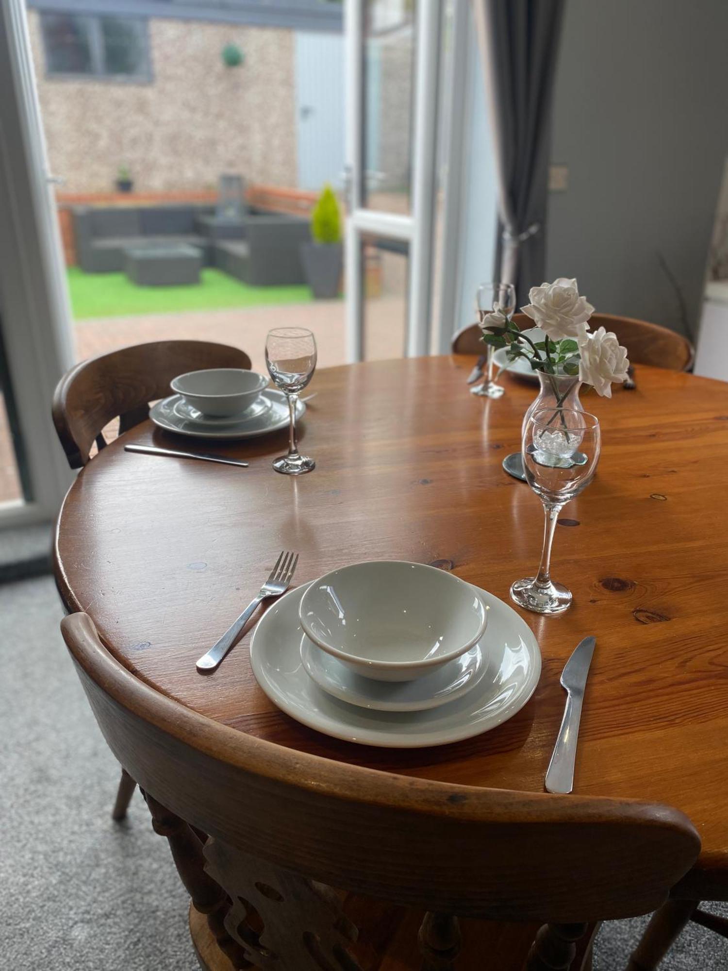 The Brook House - Spacious 3 Bed Home From Home In Burton Exteriér fotografie